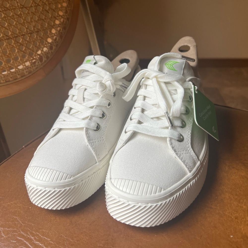 Cariuma Canvas Sneaker